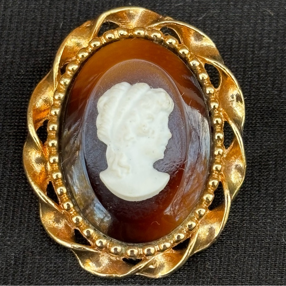 Emmons Victorian Lady Cameo Pin Brown Background Oval Gold Tone Vintage Brooch